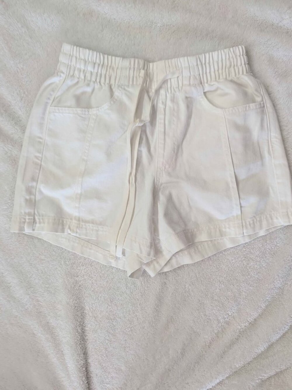 Universal Threads White Women's Shorts Size Small